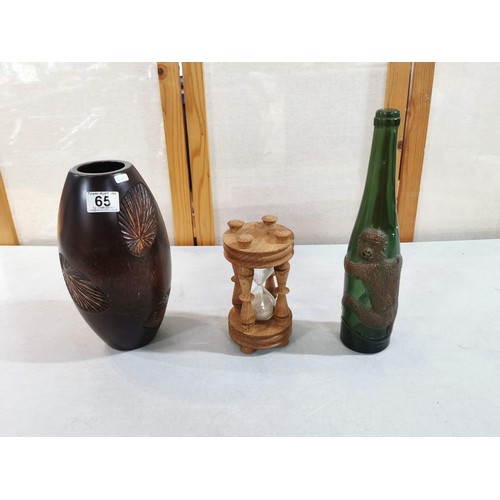 152 - Tall wooden carved shell decoration vase along with a good quality wooden egg timer in good order al... 