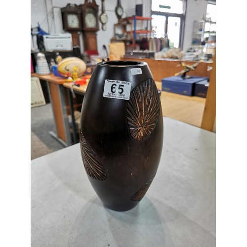 152 - Tall wooden carved shell decoration vase along with a good quality wooden egg timer in good order al... 