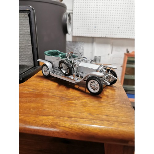 113 - 1907 Rolls Royce diecast model car in display case in good order with lift up bonnet displaying engi... 