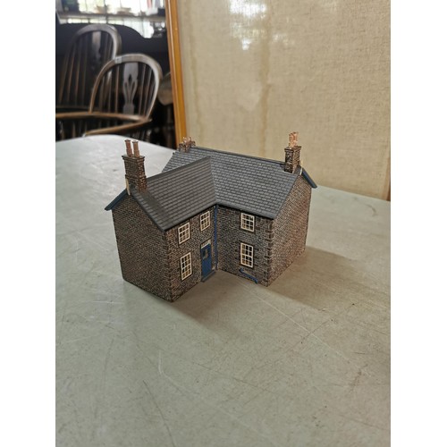 115 - 5x plastic well detailed properties for railway layouts inc a large town house, church, railway shed... 