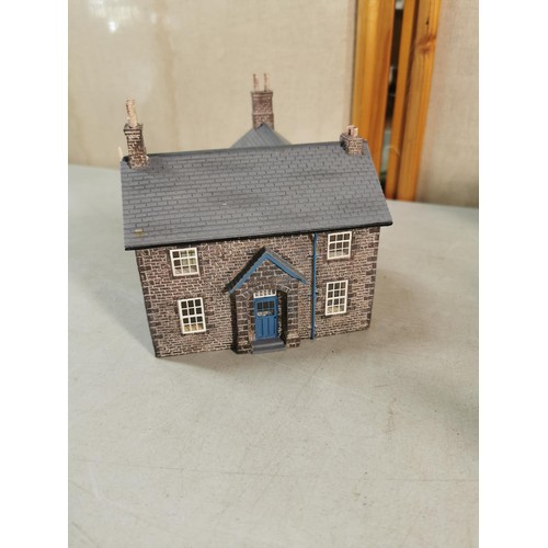 115 - 5x plastic well detailed properties for railway layouts inc a large town house, church, railway shed... 