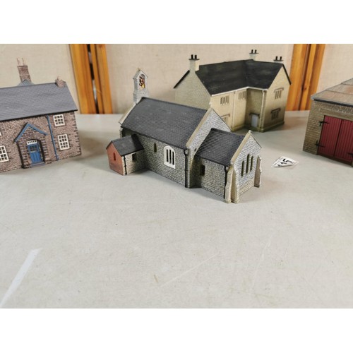 115 - 5x plastic well detailed properties for railway layouts inc a large town house, church, railway shed... 