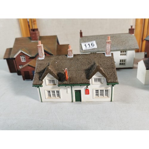 116 - Collection of 5x railway display buildings inc a ticket office, The Saracen's Head pub etc all in go... 