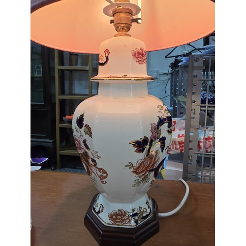 342 - Masons Mandalay pattern table lamp and dusky pink shade along with an attractive brushed brass table... 