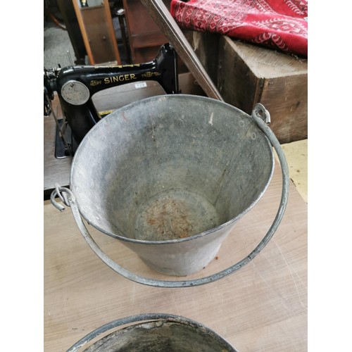 353 - A quantity of galvanized items inc a bath tub along with 3 galvanized buckets, ideal as planters, la... 