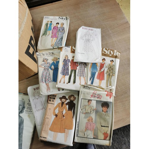 355 - Box containing a large quantity of vintage sewing patterns of various brands inc Woman's Weekly, Sim... 