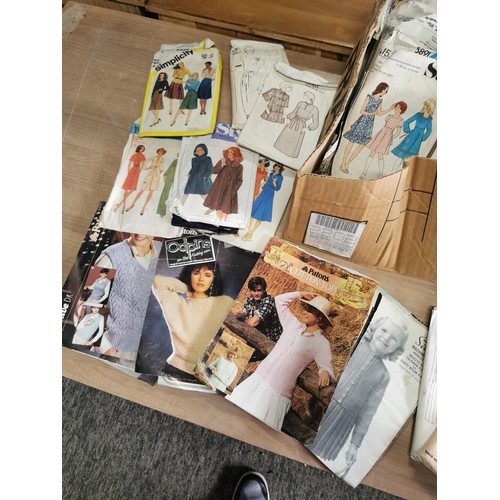 355 - Box containing a large quantity of vintage sewing patterns of various brands inc Woman's Weekly, Sim... 