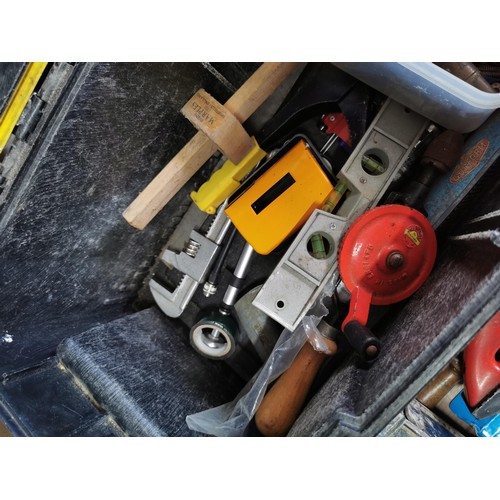 357 - Box contaning a quantity of hardware items to include mostly packaged hinges, and 4x circular saw bl... 