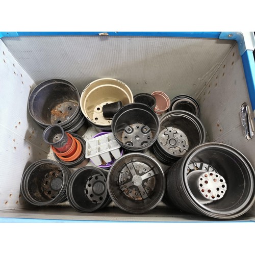 363 - Crate containing a large quantity of plastic garden pots of various sizes along with trays