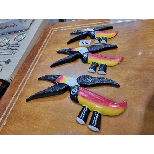 327 - 3x cast iron graduated wall hanging Guinness Toucans in excellent condition largest measures 26cm lo... 