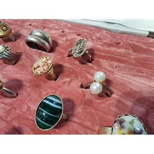 328 - A collection of 16x ornate dress rings rings feature semi precious stones, art glass deigns etc disp... 