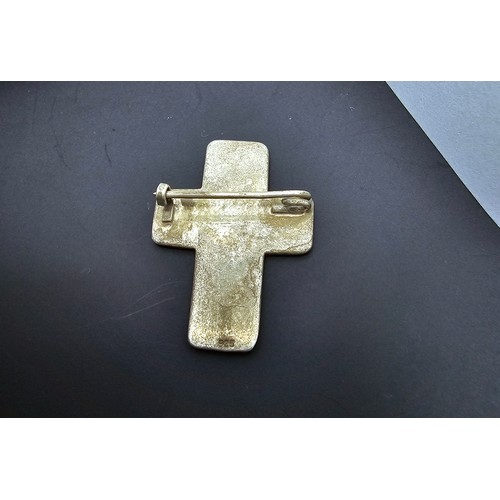 234 - 925 silver vintage cross formed brooch 30mm high and 22mm wide
 in good clean condition boxed