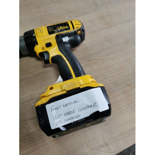 391 - DeWalt hammer drill with battery fully charged and working missing its charger