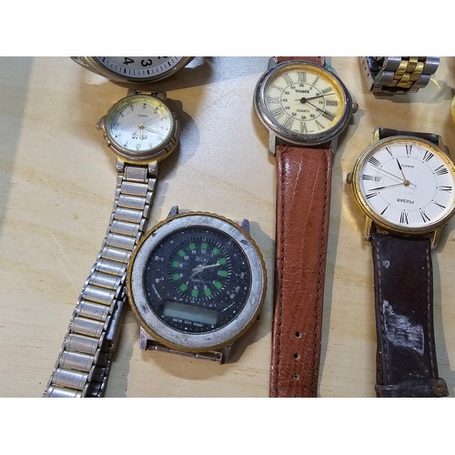 317 - A very large collection of various mens and ladies wrist watches to include some good brand names, S... 