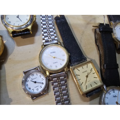 317 - A very large collection of various mens and ladies wrist watches to include some good brand names, S... 