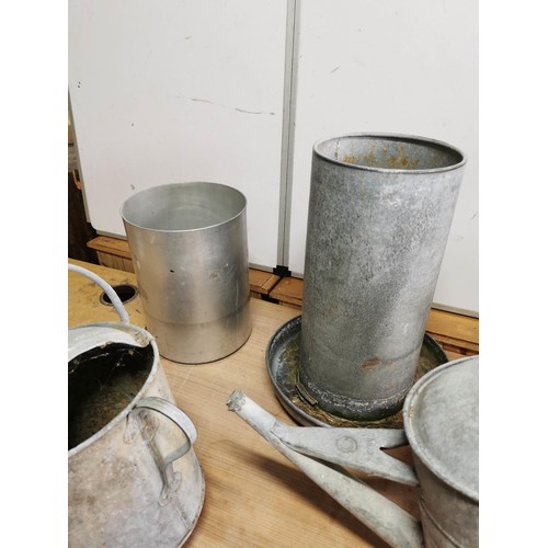 413 - 7x vintage galvanised items to include 4x galvanised watering cans, 1x galvanised bird feeder, 1x al... 