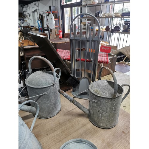 413 - 7x vintage galvanised items to include 4x galvanised watering cans, 1x galvanised bird feeder, 1x al... 