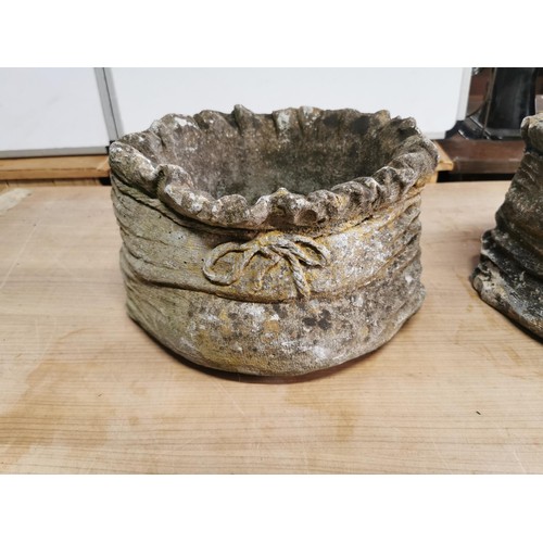 416 - 2x good quality concrete sack formed planters both measures 19cm high by 26cm long