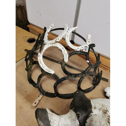 419 - Wall hanging basket made from metal horse shoes along with 2x large heavy horse ornaments with steel... 