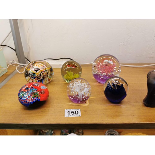 150 - Collection of 6x paperweights inc a decorative paperweight with DA on the top, millefiori style pape... 