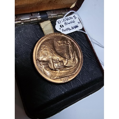 165 - A vintage 1953 copper Coronation medallion for Queen Elizabeth II dated June 2nd 1953, complete with... 