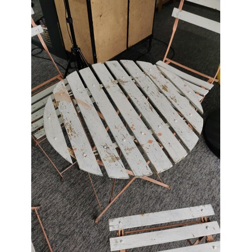 421 - Complete outdoor foldable set of 4x slatted wooden chairs on metal frames with round table., table m... 