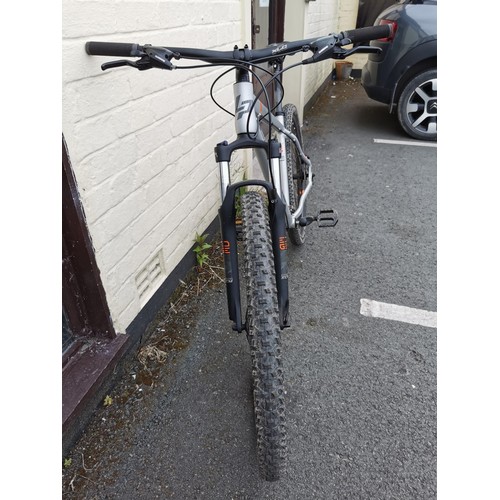 435 - Lapierre Edge 3.7 bicycle, size medium. Good Shimano gears and disc brakes, 27 speed all in good ord... 