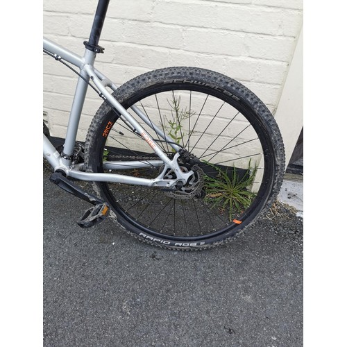 435 - Lapierre Edge 3.7 bicycle, size medium. Good Shimano gears and disc brakes, 27 speed all in good ord... 