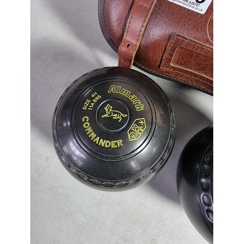 465 - 2x Almark Commander bowls, size 4H 11A 695 in a Drakes Pride leather holder