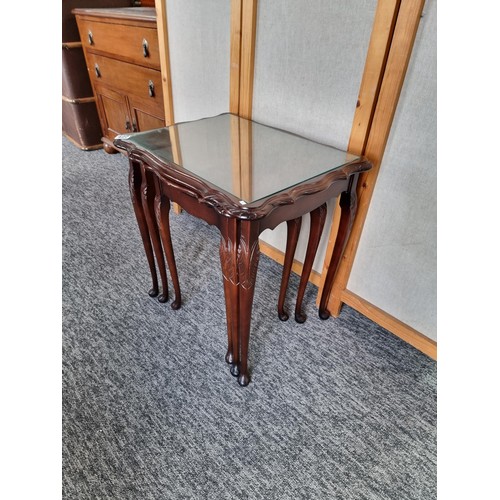 490 - Good quality nest of three tables in oak with glazed tops and flutted edges in good overall conditio... 