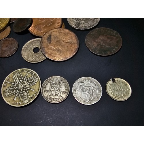 179 - An original WW1 brass Christmas tin from 1914 full of various British and world coins to include som... 