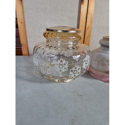 473 - Quantity of 5x glass oil lamp shades, all in good order and have various design on each.