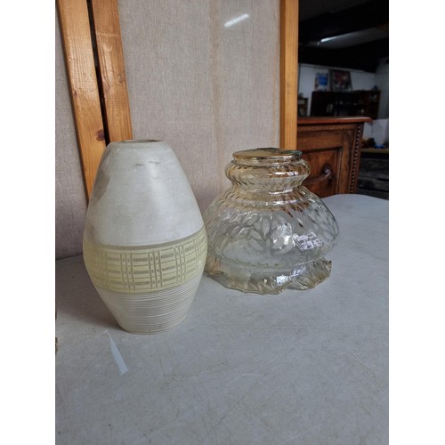 473 - Quantity of 5x glass oil lamp shades, all in good order and have various design on each.