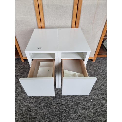 476 - 2x white modern bedside units with a pullout drawer revealing 1x shelf inside on each, in good condi... 