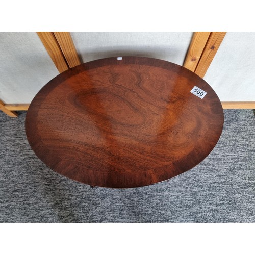 500 - A good quality oval flip to occasional table in mahogany in overall good condition measures 47cm hig... 