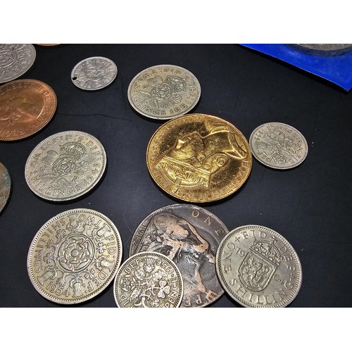 261 - A collection of vintage British coins.