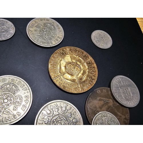 261 - A collection of vintage British coins.