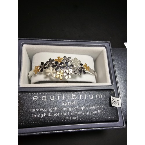 263 - A new and unused pretty silver plated expandable bracelet by equilibrium from the sparkle range havi... 