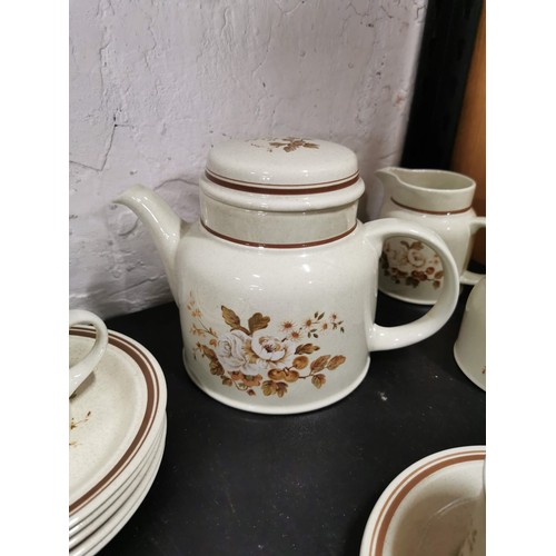 81 - 34 piece Royal Doulton Ravel design part tea dinner set inc teapot, milk jug, sugar bowl along with ... 