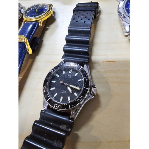 313 - A large collection of 14x various wrist watches to include some good brand names, Timex, Lorus, Oris... 