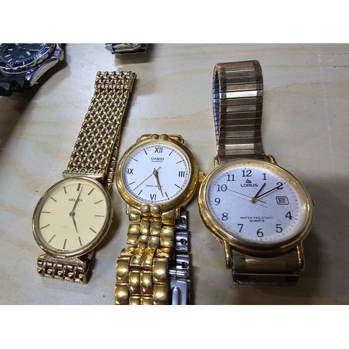 313 - A large collection of 14x various wrist watches to include some good brand names, Timex, Lorus, Oris... 