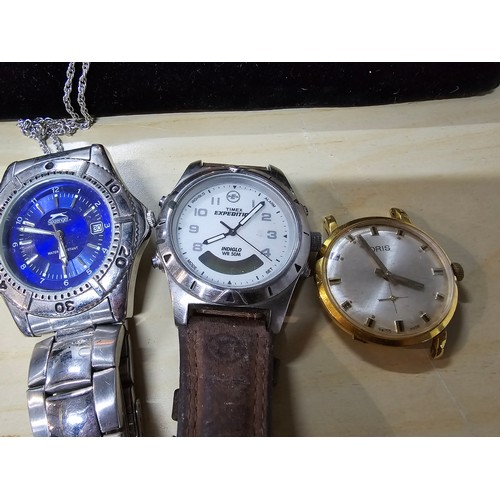 313 - A large collection of 14x various wrist watches to include some good brand names, Timex, Lorus, Oris... 