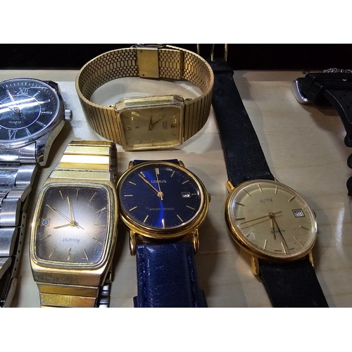 313 - A large collection of 14x various wrist watches to include some good brand names, Timex, Lorus, Oris... 