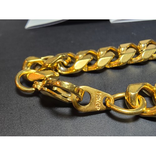 242 - A brand new and unused chunky 18ct gold plated curb link neck chain by Chains House Jewellery. Compl... 