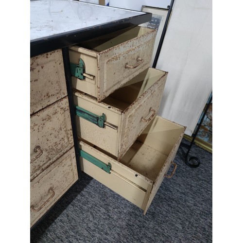 135A - Vintage enamel topped metal chest of drawers with 6 drawers to the front all work well, cream metal ... 