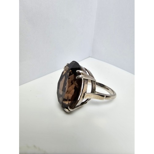 226 - Good quality vintage sterling silver dress ring inset with a large oval faceted natural smokey quart... 