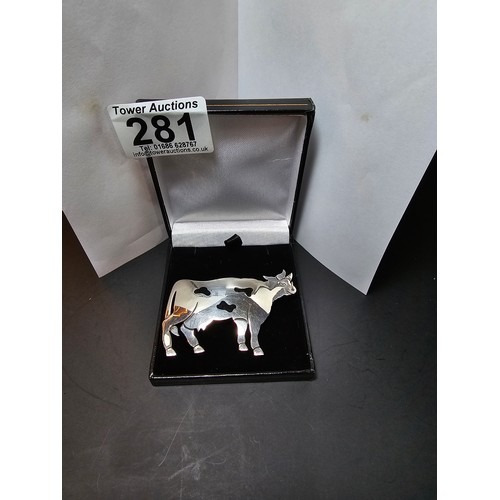 281 - An unusual vintage 925 silver Mexico large cow formed brooch made by Taxco. The cow features a ring ... 