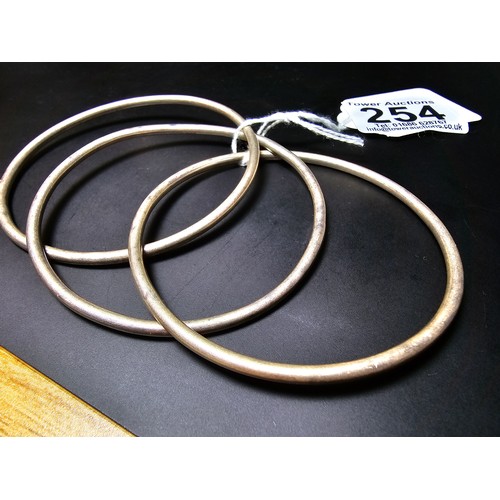 254 - Set of vintage 925 sterling silver 3 piece bangle consisting of three interlinked rings, measures 8c... 