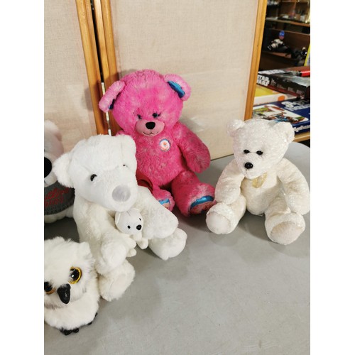 47 - Quantity of soft toys inc Butlins 2020 Binkie teddy bear, a cuddles collection dog along with a whit... 