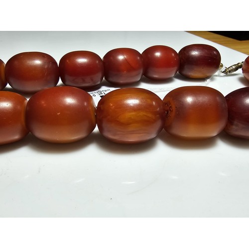 171 - A good fine quality vintage Bakelite amber beaded necklace of large proportions, each bead presents ... 